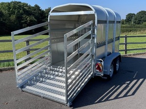 Remolque para Ganado de 2 Caballos con Zona de Estancia, Semirremolque para Aves de Corral, Remolque para Ganado en Venta - Product Image 4