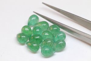 Piedra preciosa de cuarzo Aventurina verde natural suelta y pulida suave 5mm a 7mm cabujón de cuarzo Aventurina verde lágrima - Product Image 3