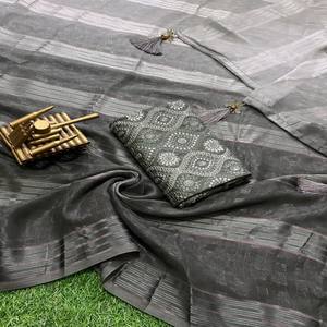 Sari VASTRA COTTAGE de Georgette con Estampado Acolchado, Tejido Zari, Borlas en el Pallu y Blusa con Lentejuelas de Bangalore, Ropa de Diseñador - Product Image 4