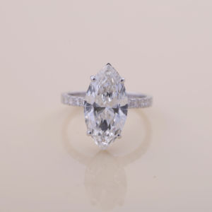 Bague de fiançailles en diamant de laboratoire taille marquise de 5,01 carats en or blanc, rose et jaune 18 carats |   Bague de mariée Halo Pave Band discrète - Product Image 1