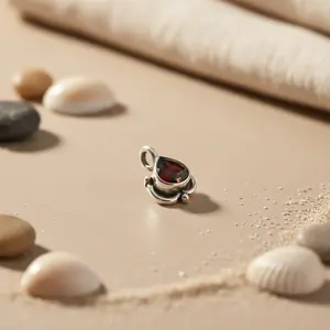 จี้เงินแท้ 925 รูปทรงหยดน้ำประดับพลอยโกเมนและเพชร สำหรับผู้หญิง เหมาะสำหรับงานปาร์ตี้และเป็นของขวัญ - Product Image 1