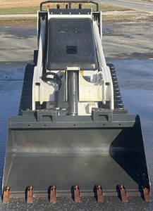 Chargeuse compacte sur chenilles Cat MT100 MINI, machine robuste avec système hydraulique fiable, équipement fiable pour la construction. - Product Image 3