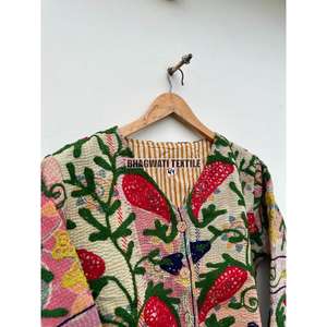 Chaqueta Kantha Suzani con bordado Floral bohemio, Unisex, trabajo a mano, lana, manga larga, borde crudo, estampado, diseño acolchado, bolsillo - Product Image 6