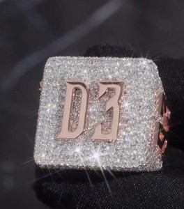 Anillo de cóctel de plata de ley 925 chapado en rodio con diamante de moissanita VVS de corte redondo, anillo de lujo unisex estilo hip hop. - Product Image 1