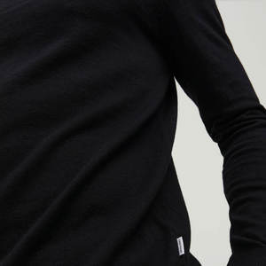 Sweat-shirt personnalisé de haute qualité pour hommes et femmes couleur noire coupe ajustée col rond logo uni design unisexe - Product Image 5