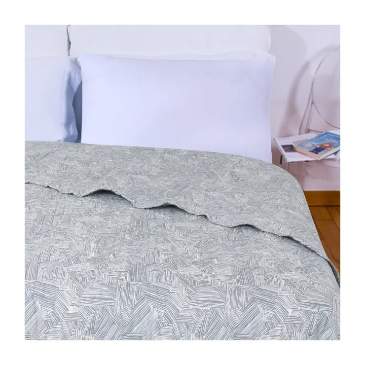 Made in Italy top fabric 100% hypoallergenic polyester fibre king size soft bed quilt with geometrical pattern