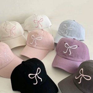 Gorra de calle con visera Curva suave con forro resistente a la humedad insignia bordada de corona de algodón estructurado y ajuste ligero - Product Image 6