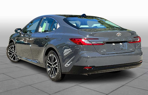 Toyota Camry XLE automatique 2024 d'occasion, propre et abordable, prête à être expédiée - Product Image 4