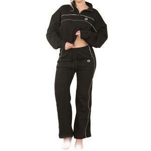 ชุดวอร์มผ้าฟลีซสองชิ้นสำหรับผู้หญิง เสื้อครอปแขนยาว กางเกงขายาวทรงตรง แต่งขอบตัดสี รับผลิตแบบ OEM ขายส่ง - Product Image 1