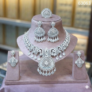 Collier ras du cou en filigrane plaqué argent, élégant collier statement en forme de V, médaillon floral, boucles d'oreilles pendantes assorties, bague marquise 63059 - Product Image 3