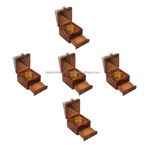 Brûleur d'encens en bois antique Loban Bakhoor Brûleur Dhoop Batti Stand pour la décoration intérieure de Falak World Export - Product Image 5