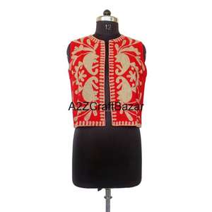 Veste en coton brodée Suzani traditionnelle pour femmes, manches courtes, matelassée, style bohème, vêtements d'extérieur d'hiver - Product Image 1
