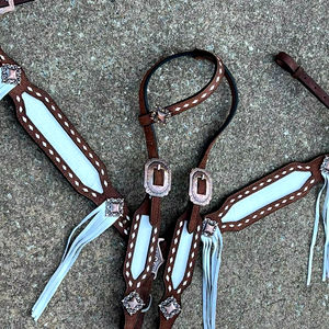 Calidad superior Blanco Buck Stitch Diseño floral Cuero Headstall Pecho Collar Set Precio al por mayor Productos de caballo - Product Image 1
