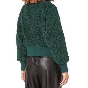 Chaqueta de Forro Polar Estilo Sherpa para Mujer, Color Verde Oscuro, Chaqueta Casual de Invierno con Diseño Personalizado y Dobladillo Elástico - Product Image 3