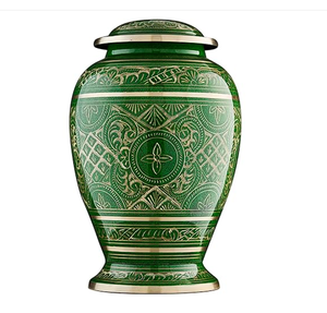 Urne funéraire en laiton de style américain/européen gravée en vert antique pour le stockage des cendres d'adultes - Product Image 3
