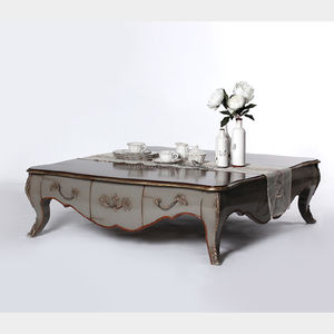 La table à manger 1602 présente des sculptures fines à un prix abordable. - Product Image 1