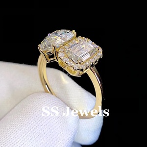 Anillo de compromiso de moissanita de dos piedras, corte esmeralda de pera, plata 925 con chapado en oro amarillo, helado para mujer - Product Image 5