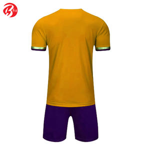 Uniforme de football pour adultes avec design personnalisé découpe automatisée de chemises et hauts pour entraînement d'équipe et utilisation de maillots de football - Product Image 4