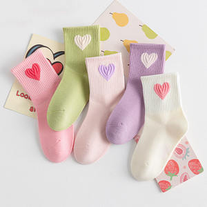 Bonitos calcetines deportivos de algodón personalizados para mujer, longitud de la tripulación con diseño de corazón Colormix, cómodo, informal, uso diario, logotipo corporal - Product Image 3