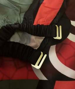 Capa de peluquero de poliéster duradera personalizada, impresión de transferencia por sublimación, diseño impermeable, fusión sin costuras para uniformes de peluquero, ropa de trabajo - Product Image 1