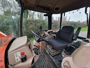 Tractor Agrícola M8560 con Cargador, Motor de 55HP y Caja de Cambios, 1200 Horas de Uso - Product Image 3