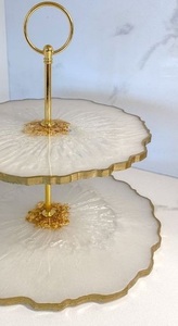 Support de gâteau en résine fait à la main non toxique écologique de luxe avec finition brillante pour les célébrations de buffet de dessert d'anniversaire de mariage - Product Image 4