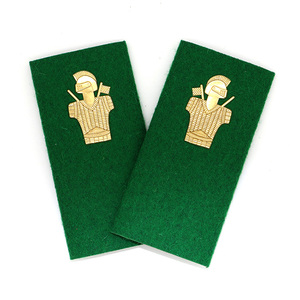 Charreteras con borlas doradas hechas a mano para uniformes de vestir eventos formales desfiles y ceremonias de rendimiento patrimonial Charreteras - Product Image 1
