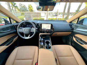 SUV 5 places automatique essence premium 2023 d'occasion, technologie de pointe, intérieur en excellent état, prêt à rouler - Product Image 3