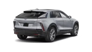 Cadillac Lyriq Sport 2024 d'occasion en excellent état, moteur turbo, propulsion arrière, boîte manuelle 1SF, intérieur foncé, sièges en cuir, ACC, jantes en alliage R17 - Product Image 2
