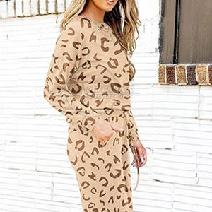 Offre spéciale Prix de gros Survêtement pour femme Marque privée Dernier design Survêtement Logo personnalisé - Product Image 3