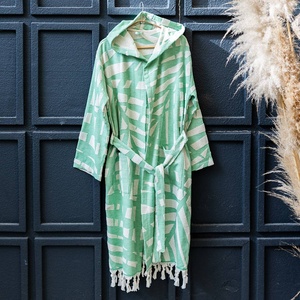 Albornoz turco de felpa Fronds Raised Terry con capucha, beige o verde - Product Image 5
