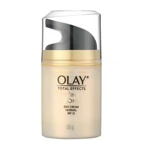 Olay Regenerist Vitamin C + Peptide 24 Brightening Face Duo con Bonus Olay Whip Travel Size-1,7 oz para piel seca - Product Image 5