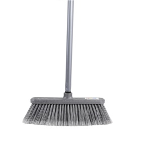 Escoba para Exteriores Moderna y Ecológica FANATIK con Cerdas de Nylon, Mango de Plástico de 2.3m de Longitud para Barrer Patios - Product Image 1