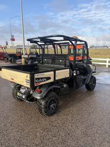 Véhicule utilitaire Kubota ATV-X 4x4 avec benne de chargement et quatre sièges, moteur 4 temps essence/diesel, certifié EPA pour utilisation en extérieur - Product Image 6