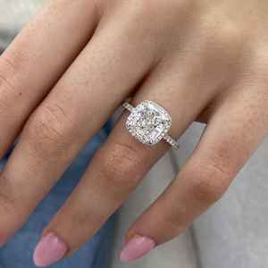 Anillo de compromiso con corte de cojín de 3,50 quilates cultivado en laboratorio de oro blanco sólido de 14 quilates con Halo Pave Set de moda para fiestas - Product Image 2
