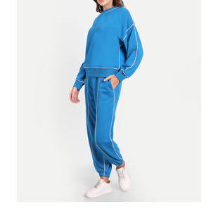 Conjunto de chándal de entrenamiento ajustado para mujer al mejor precio, ropa informal con logotipo personalizado y características de la temporada de invierno - Product Image 2