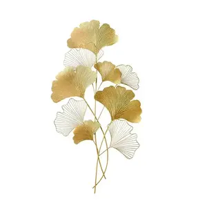 Arte de pared de metal de último estilo en negro y dorado - Product Image 3