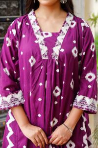 Vêtements ethniques indiens à la mode Ensemble Kurta imprimé élégant pour femmes Kurta en coton prêt à l'emploi pour une tenue décontractée aux prix de gros - Product Image 3