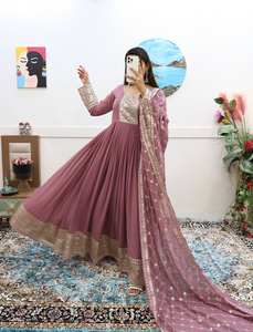 Robe en georgette de renard lourd avec Dupatta Nouvelle Collection Prêt-à-porter entièrement cousu pour les fêtes - Product Image 3