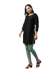 Mallas de gimnasio de seda supersuave de alta calidad, pantalones de yoga personalizados para mujer con logotipo en la cintura para uso deportivo e informal - Product Image 4
