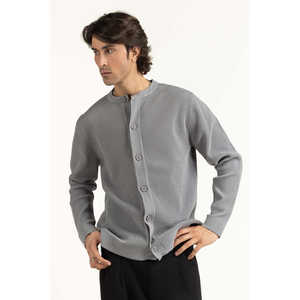 เสื้อสเวตเตอร์ถักพิมพ์ลายโลโก้แบบสั่งทำพิเศษสำหรับผู้ชาย ทรงปกติ ฤดูใบไม้ร่วงและฤดูใบไม้ผลิ ตกแต่งด้วยกระดุม รุ่น MN-SWT-WS25-068 a - Product Image 5