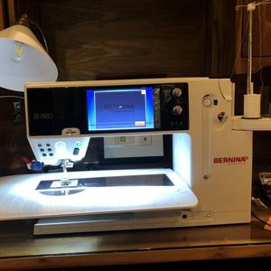 Machine à coudre et à broder Bernin _a B880 Plus originale et neuve - Product Image 1