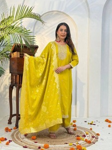 Vetican Kurti Plazzo Banarasi Dupatta para ropa informal y de fiesta tela de lujo estilo elegante que absorbe la humedad y secado rápido - Product Image 2