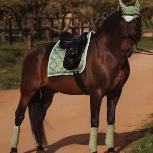 Tapis de selle anglais personnalisé pour chevaux Matériau matelassé doux respirant Durable et confortable pour les tapis de selle d'équitation - Product Image 3
