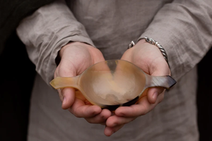 ชามเสิร์ฟตกแต่งทำจากเขาควายขัดเงา เป็นมิตรกับสิ่งแวดล้อม ขายดี โดย Crescent Crafts - Product Image 4