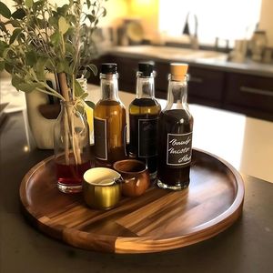 Plateau en bois d'acacia de dernière conception de couleur marron riche avec une forme rectangulaire moderne et une finition élégante, idéal pour l'organisation - Product Image 1