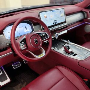 SUV tout-terrain de luxe d'occasion 2024, transmission intégrale 4x4, automatique, intérieur haut de gamme - Product Image 3