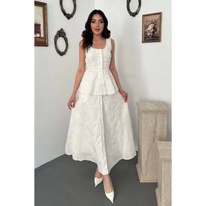 Conjunto de Blusa y Falda de Encaje Bordado Blanco - Blanco - Product Image 1