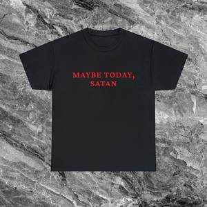 Maglietta Maybe Today Satan, testo nero e rosso, meme ironico e divertente, girocollo unisex, manica corta, per adulti - Product Image 1