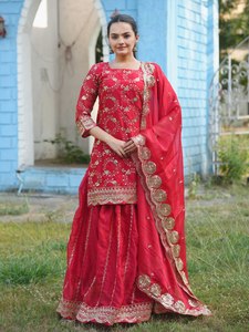 Tenue de fête Costume Lehenga avec travail brodé de séquence - Product Image 5